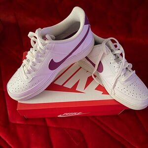 Nike Women's Sneakers in White and Purple